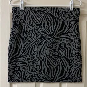 🌷3 for$25🌷Candy Couture, US M, Grey & Black Abstract Print Bodycon Mini Skirt